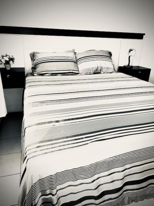 Stayhere! Fique Aqui! Apartamento 2/4 Mobiliado No Costa Azul :-) Салвадор Екстер'єр фото